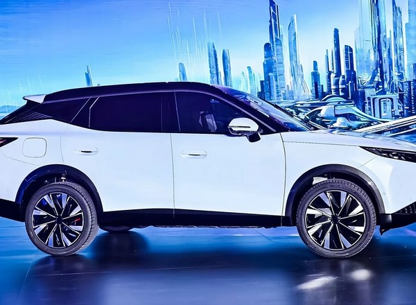 Tańsza niż Toyota RAV4, ale czy gorsza? Omoda 7 szykuje się do debiutu w Polsce