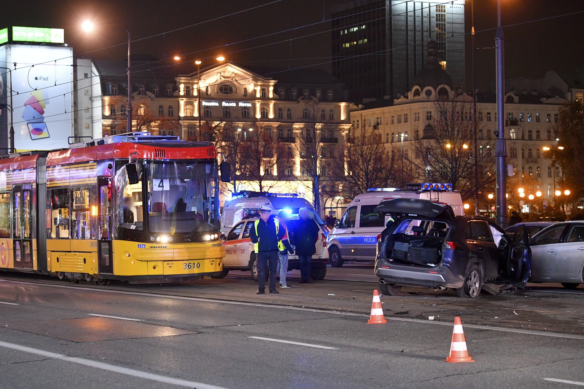 Pędził po torowisku. Wbił się w sznur aut. Wielki karambol na jednej z głównych ulic Warszawy