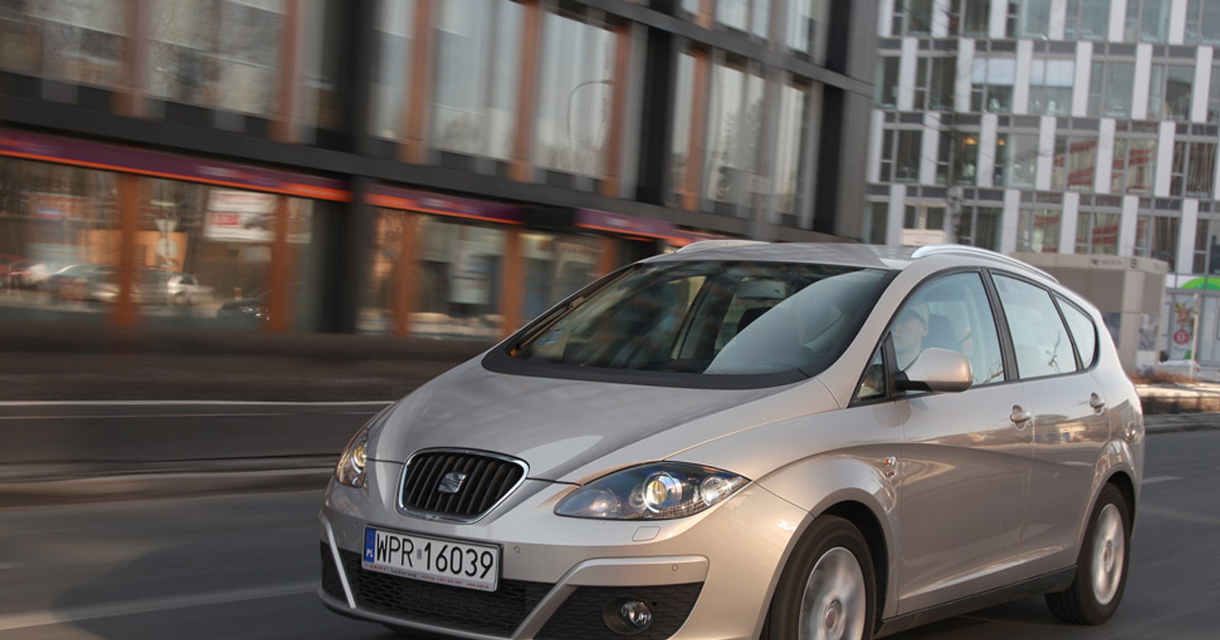 Ford S-Max kontra Seat Altea XL: co wybrać, vana na sportowo czy po hiszpańsku?