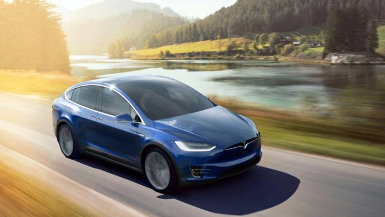 Elon Musk już wiele lat temu sprzedawał "Autopilota". Już sama nazwa tej funkcjonalności jest nieuczciwa