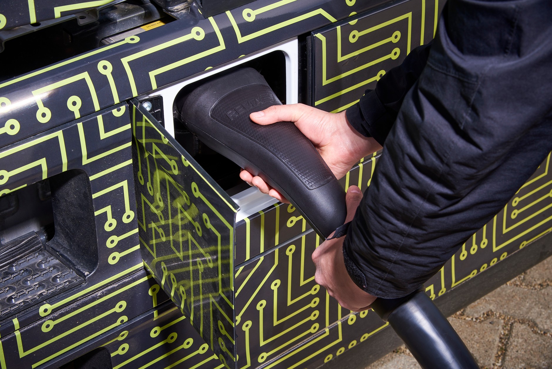 Ładowanie elektrycznej ciężarówki (standard MCS)