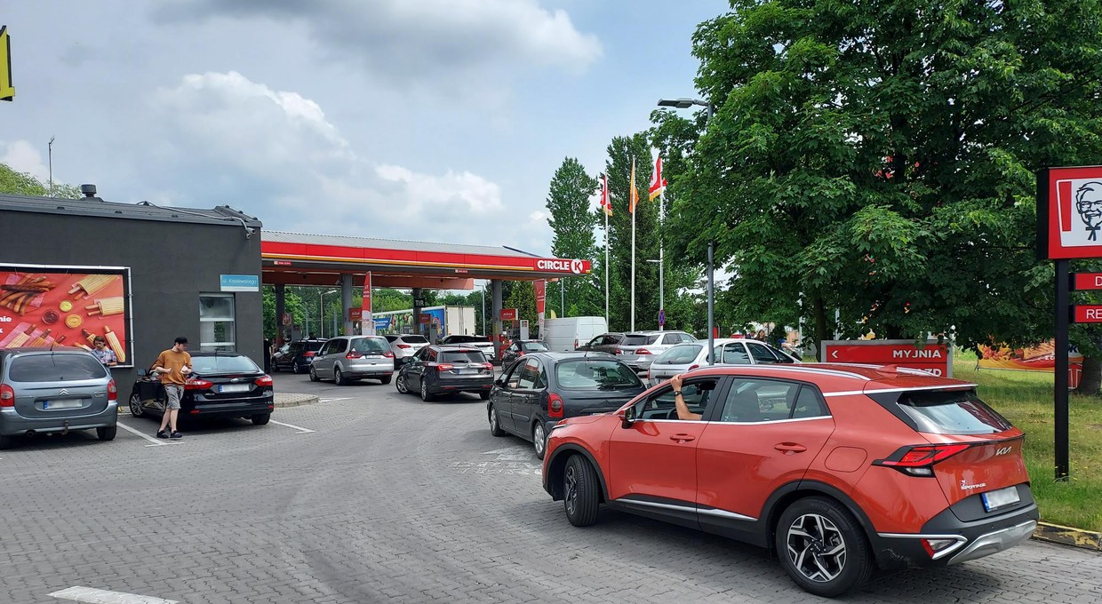 Dzisiaj na 400 stacjach ceny paliw spadną o 50 gr. Ta promocja poprzedza akcję rabatową