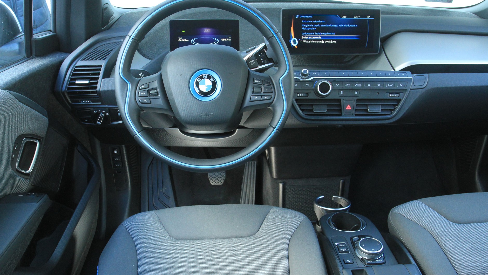 Elementy z recyklingu zaczęły się pojawiać w samochodach już wiele lat temu. Były już m.in. w BMW i3