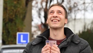 Egzamin na prawo jazdy: pytania łatwe, trudne i... dziwne. Zdasz?