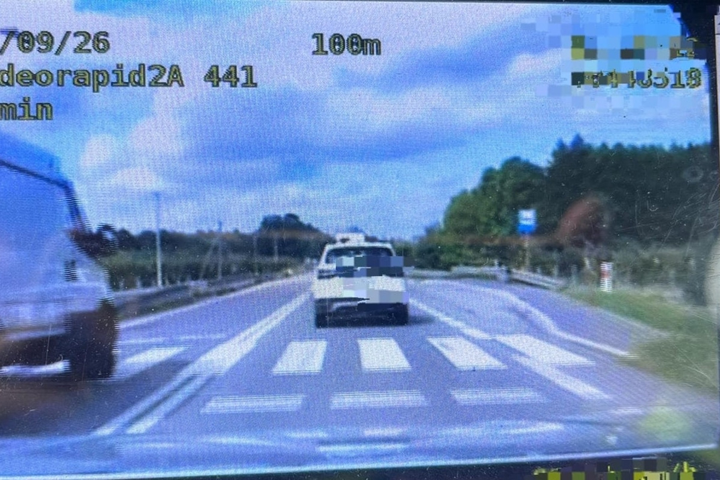 Kierowca Iveco nie wiedział, że wyprzedza policjantów. Dostał 20 punktów karnych