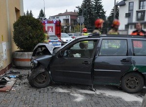 Stracił panowanie nad autem. Skończył w nietypowym miejscu