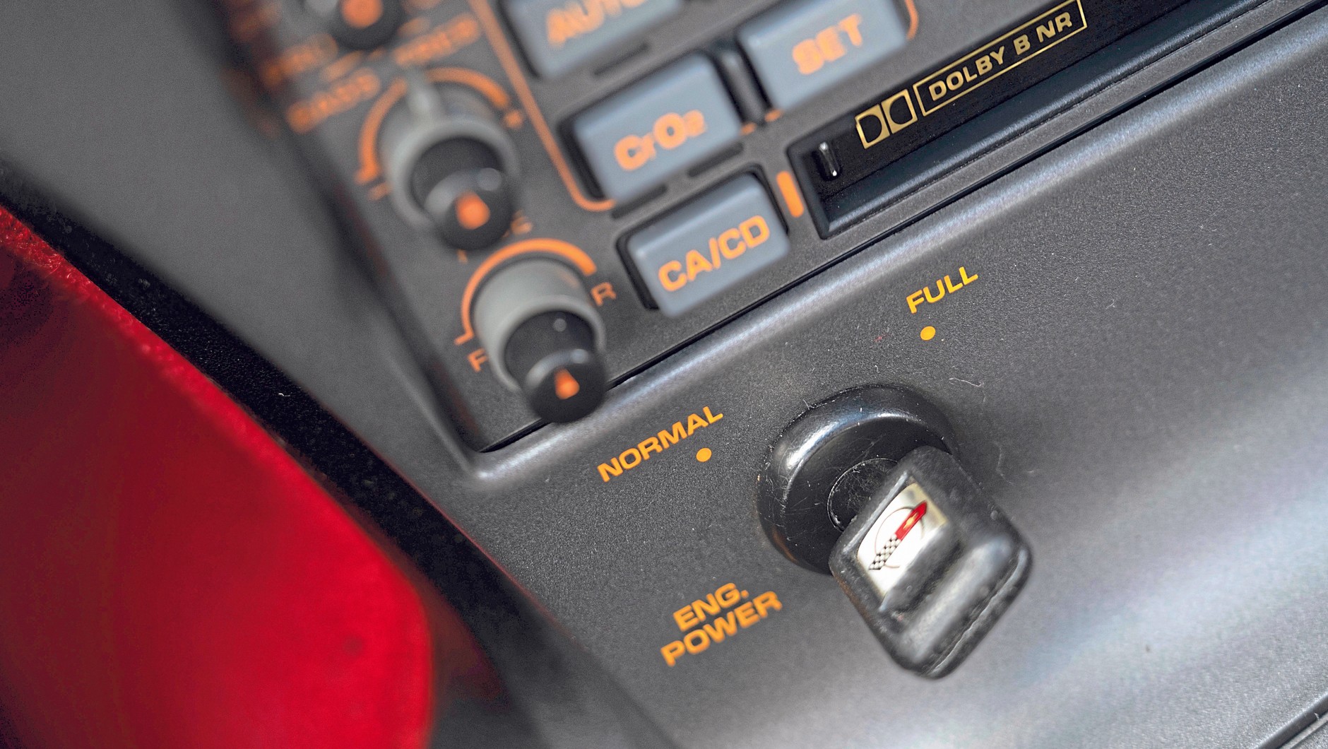 Corvette C4 ZR-1: ten dodatkowy kluczyk uwalniał bestię. W trybie "normal" auto zachowuje się potulnie.