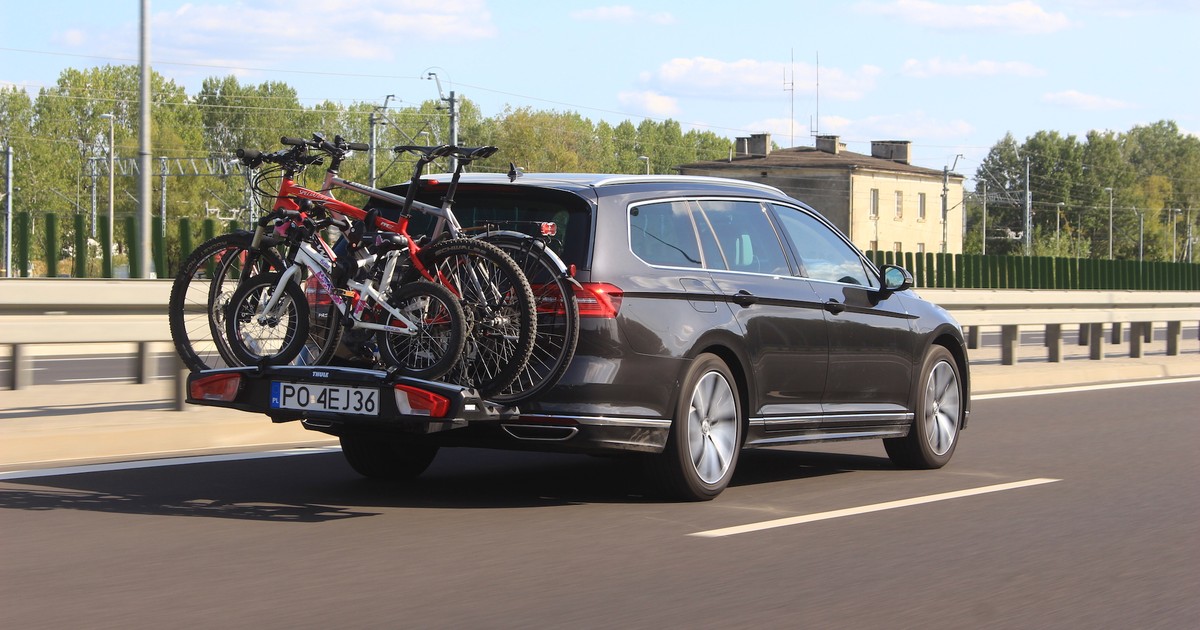 Na haku  w praktyce wygodnie wozi się do 3 rowerów. Montaż czwartego roweru już zazwyczaj jest utrudniony, a sam bagażnik i cztery rowery ważą na tyle dużo, że dodatkowe obciążenie czuć w czasie jazdy