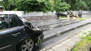 Nawałnica zniszczyła twoje auto? Zobacz jak zdobyć odszkodowanie
