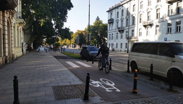 Jest przejście dla pieszych, ale nie ma. Niebezpieczny absurd na drogach trwa