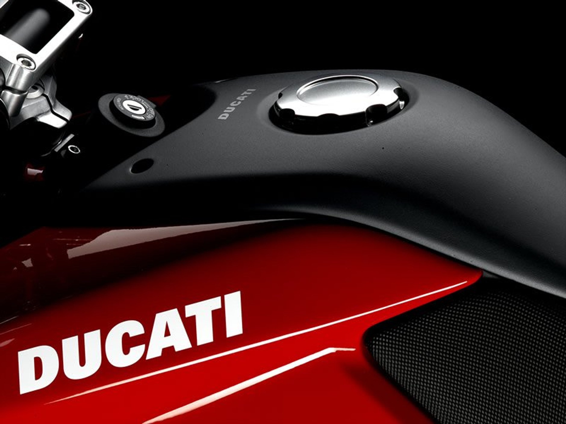 Ducati Hypermotard 1100 i 1100 S (dane techniczne)