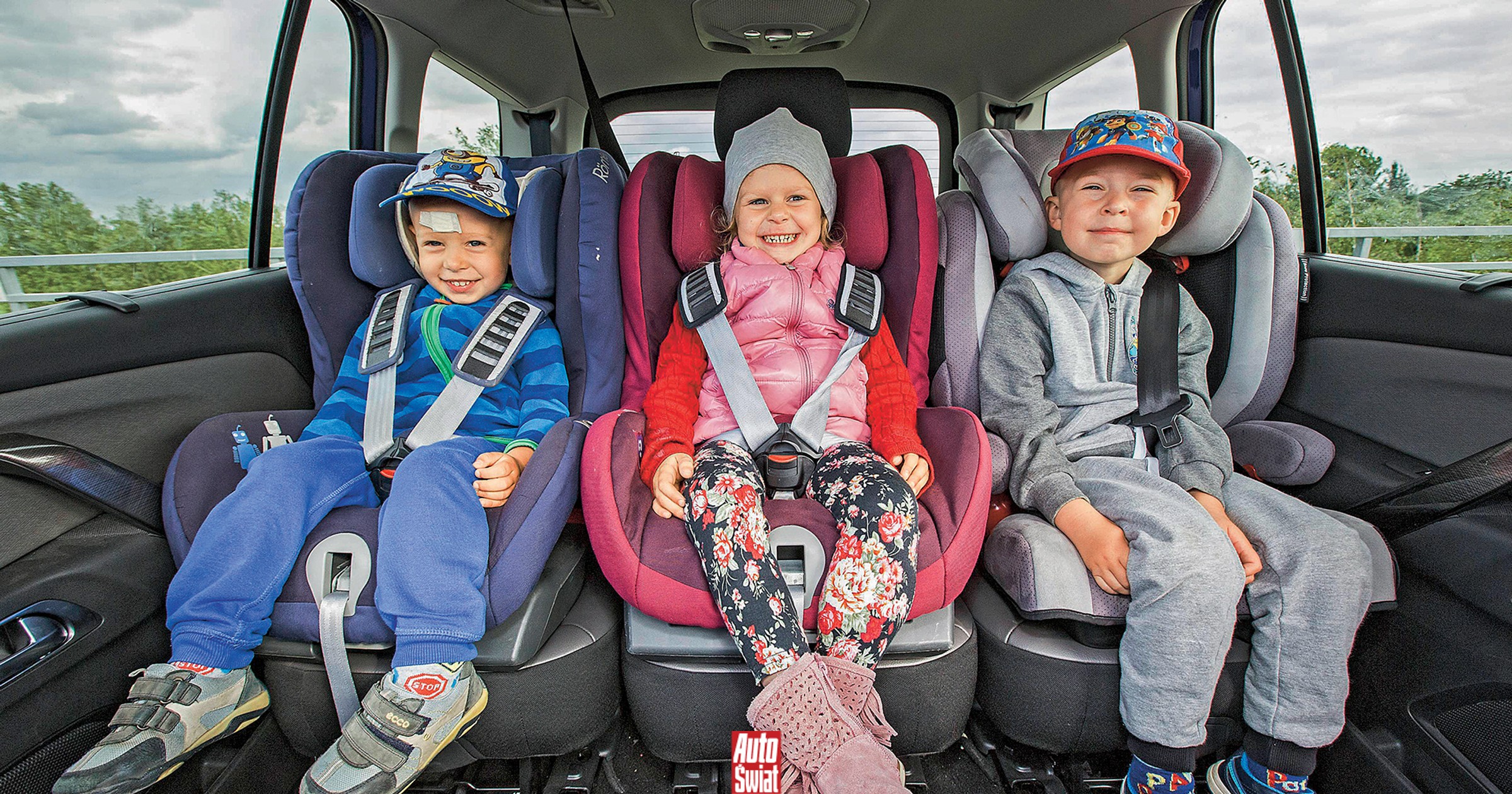 Kiedy dziecko może jeździć z produ w samochodzie. Wyjaśniamy