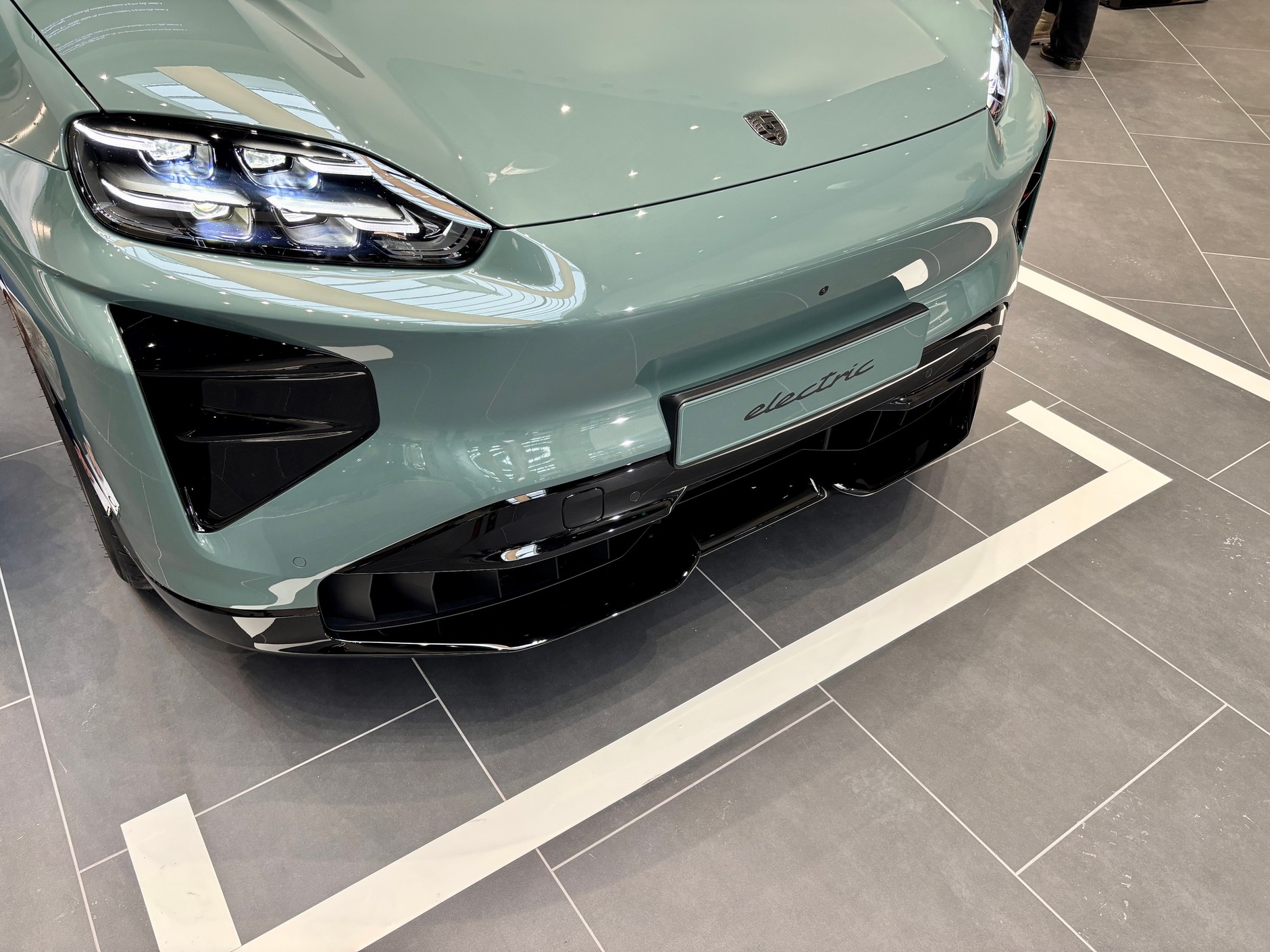 Premiera Cayenne Electric w Porsche Centrum Warszawa Wawer