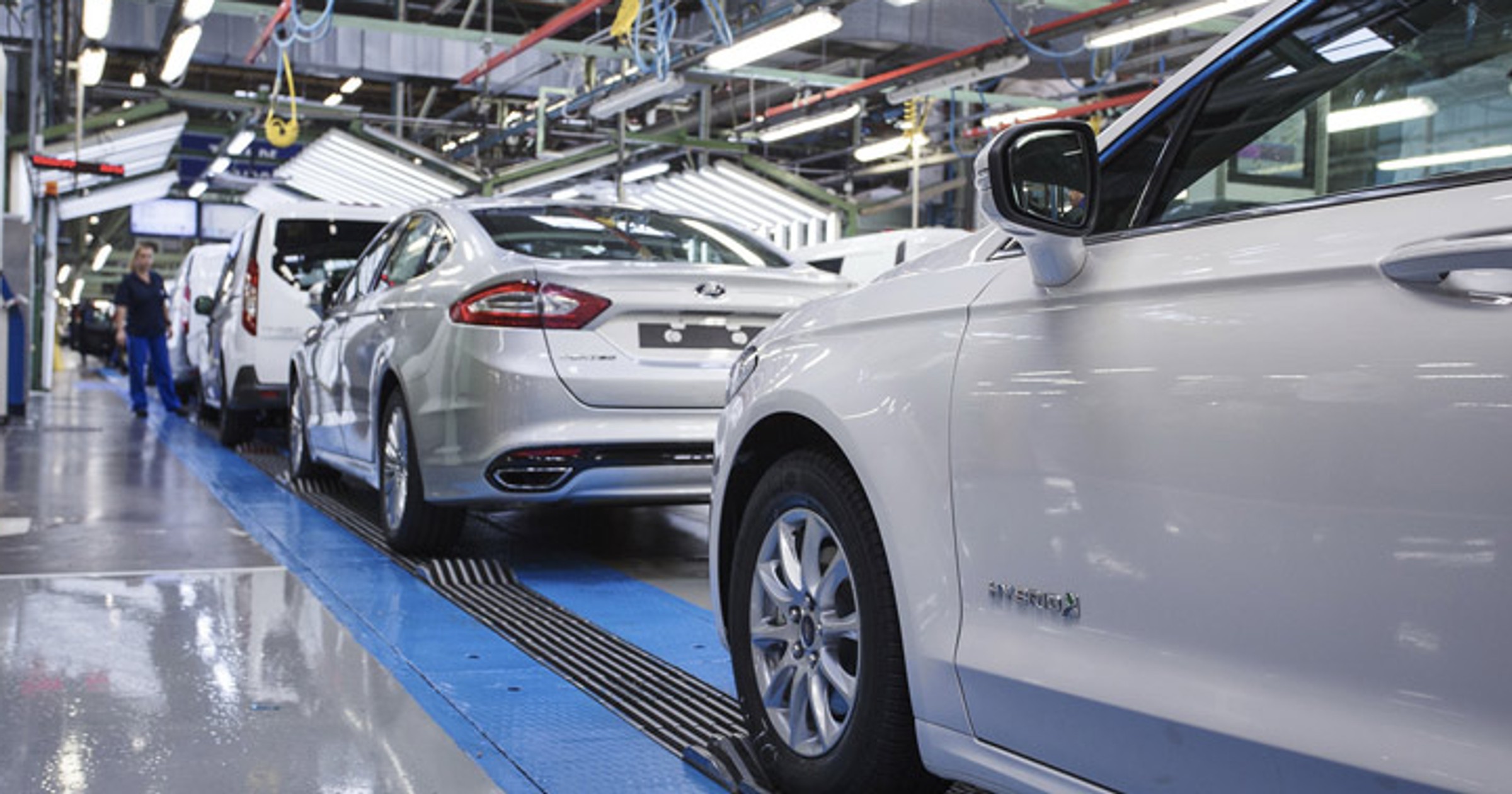 Ford-Mondeo-Hybrid-0