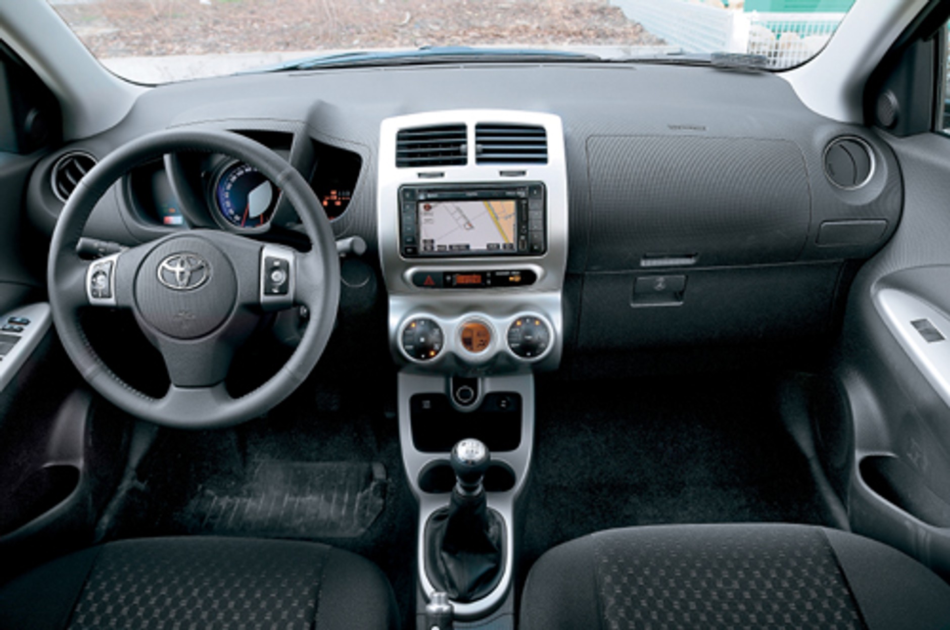 Toyota Urban Cruiser 1.33 - Daleki krewniak Land Cruisera