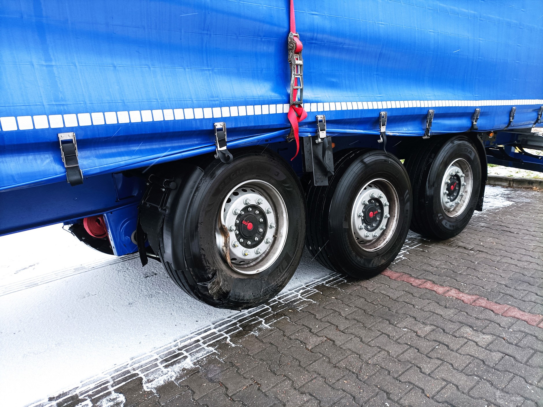 Podejrzenia inspektorów ITD wzbudził stan techniczny naczepy