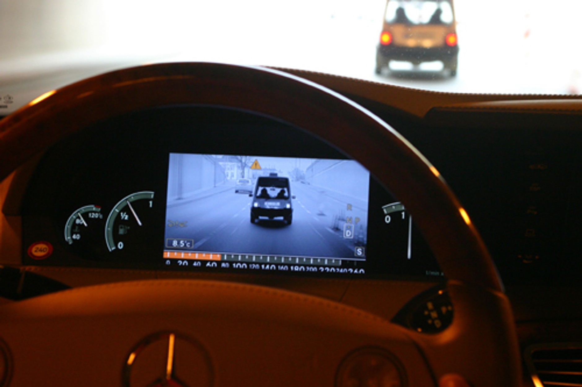 Mercedes CL 600 - On naprawdę jest taki długi