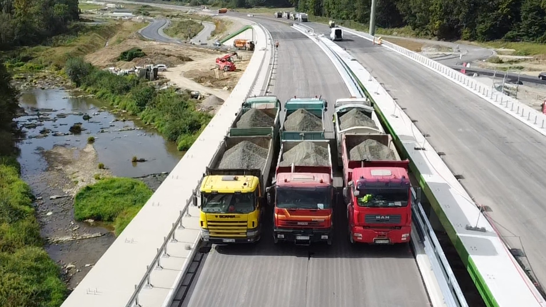 Budowa S19 Miejsce Piastowe – Dukla - próbne obciążenia na estakadzie ES-2/3