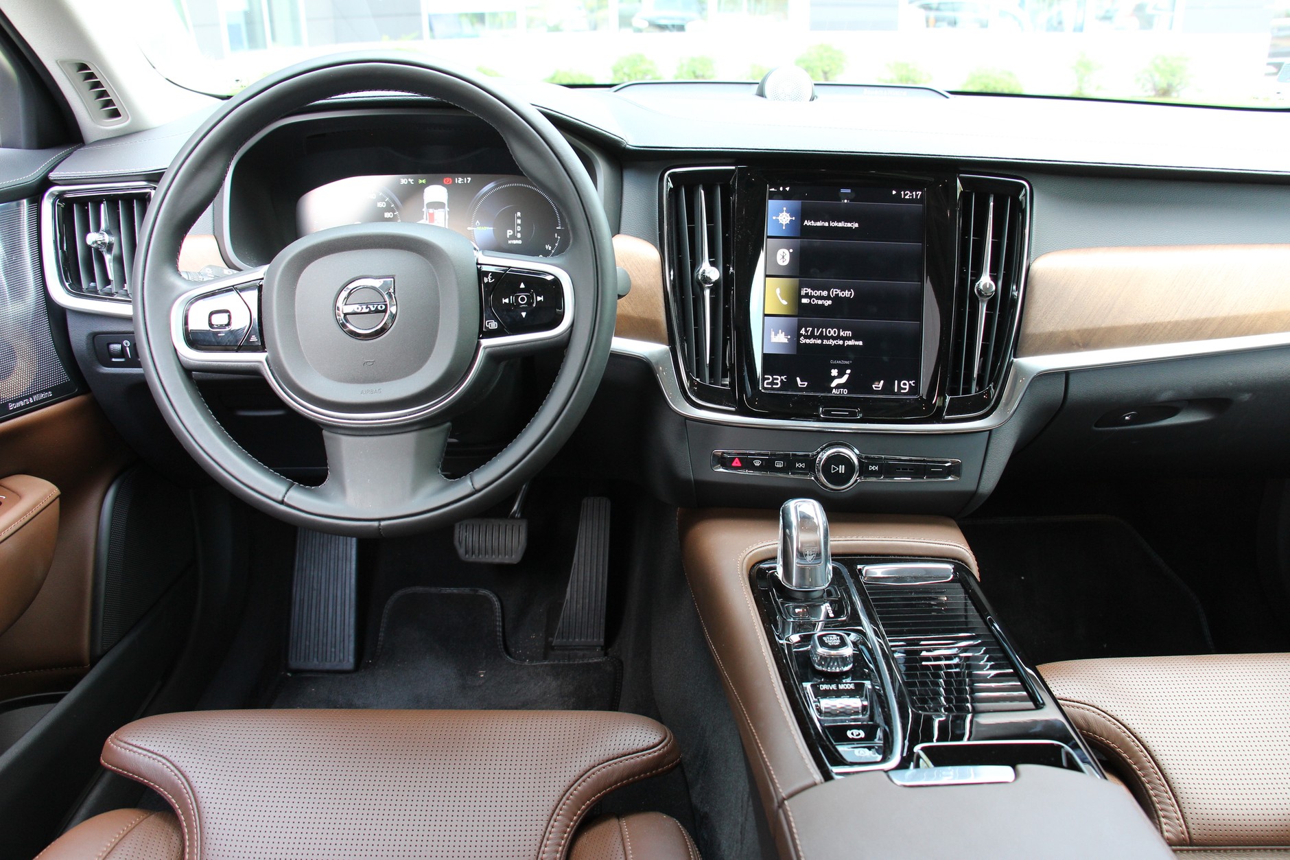 Volvo S90 T8 Inscription – Hybryda nie do oszczędzania