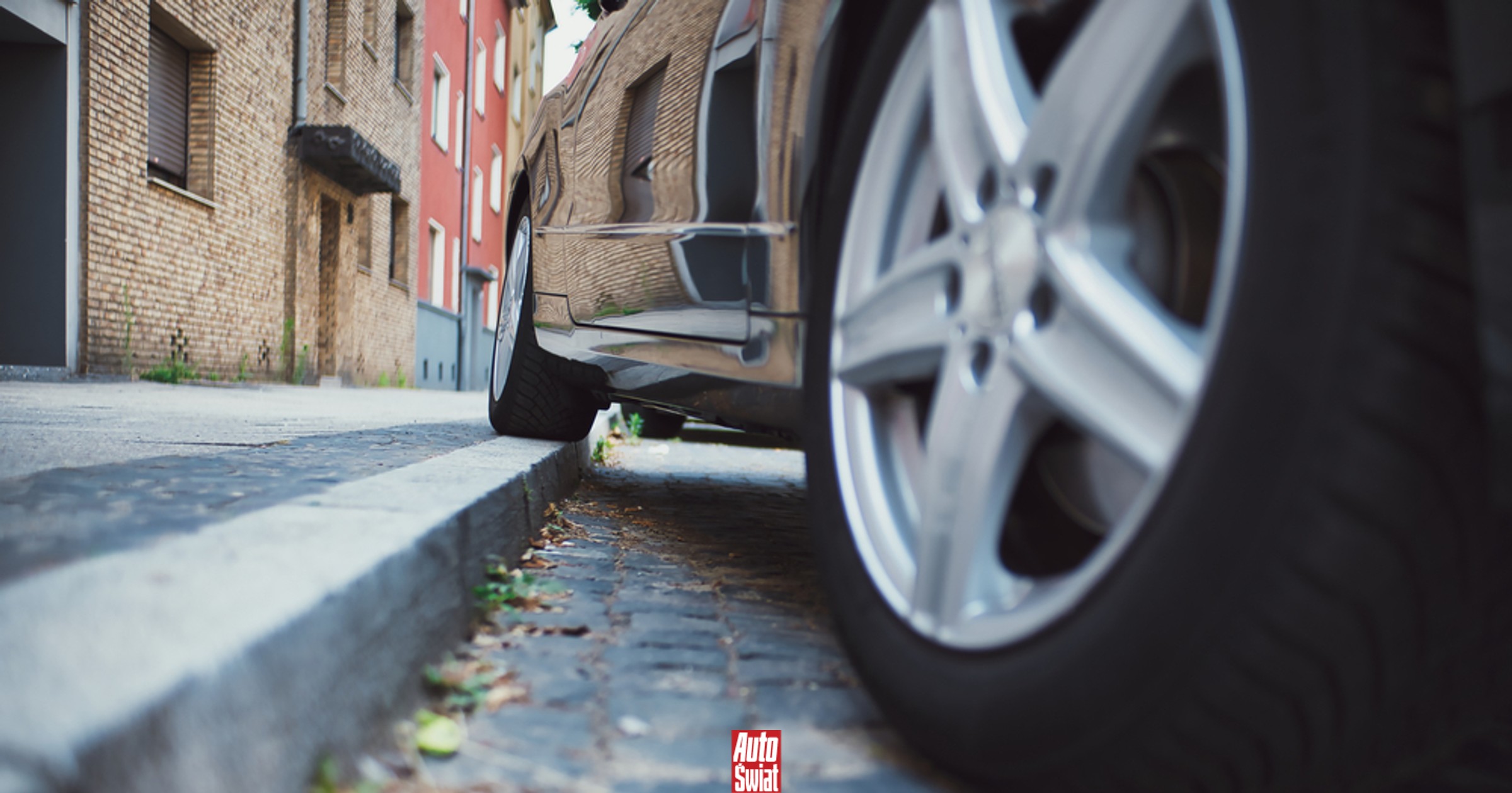 Jak prawidłowo zaparkować przy skrzyżowaniu? Zapadł wyrok, który wszystko wyjaśnia