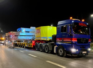 Droga S19 będzie zamykana. Na trasę znów wyjechał gigantyczny transport