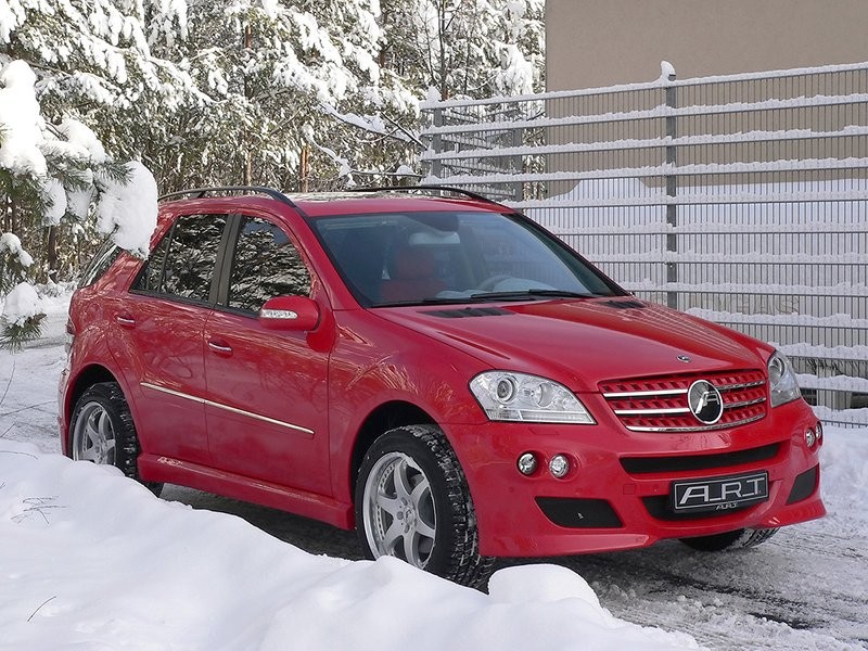 ART Mercedes-Benz ML: krwistoczerwony SUV