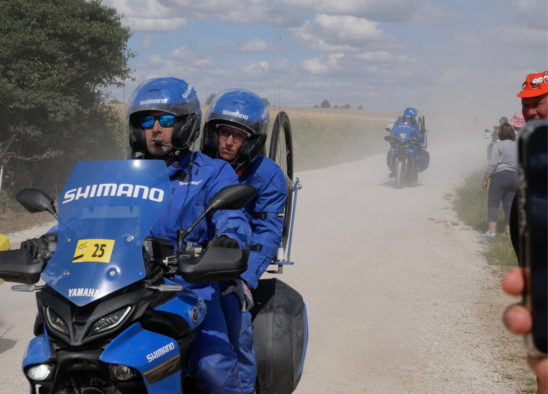 Motocykle z "małym serwisem" – na bagażniku wożone są koła, które można podarować potrzebującym
