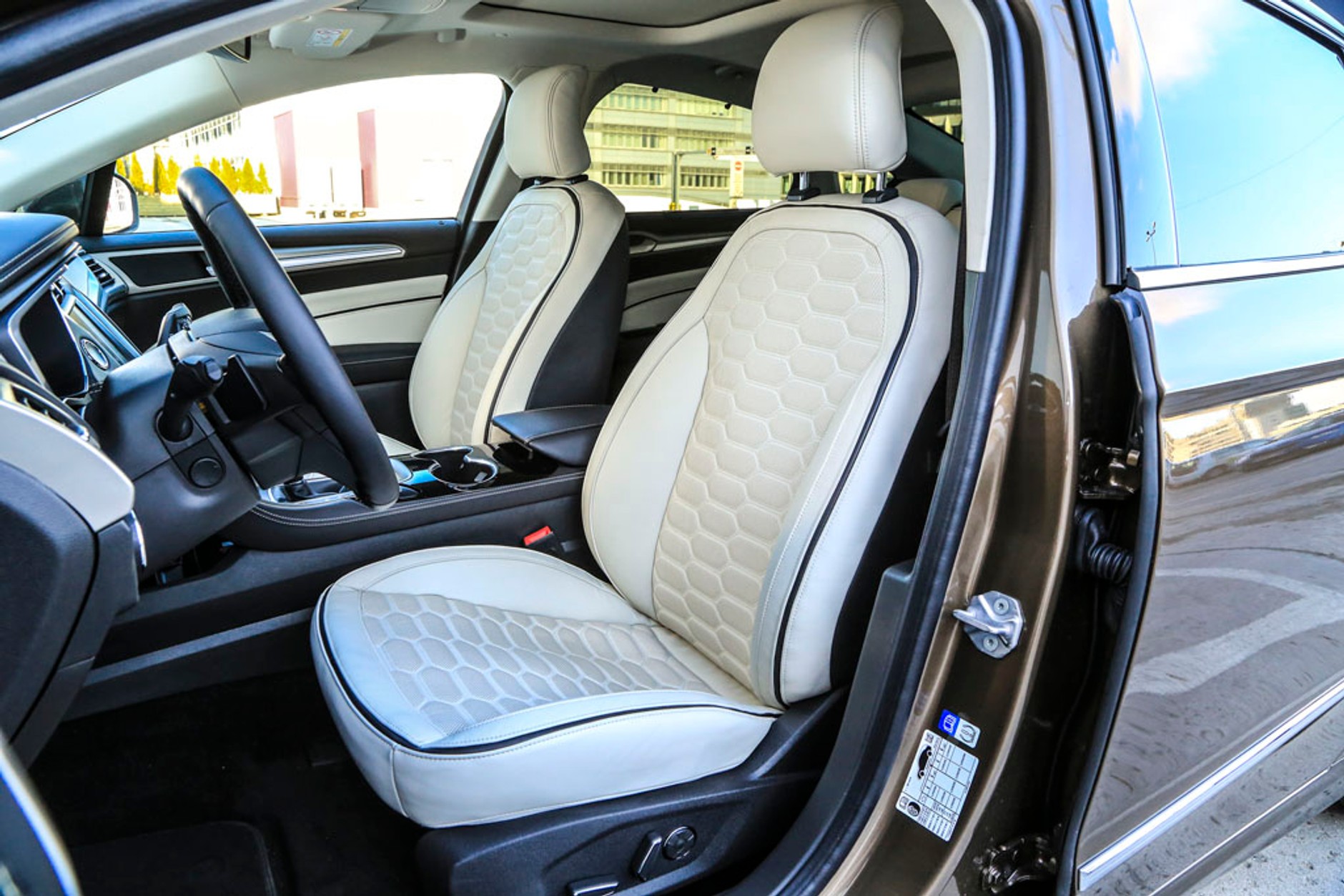 Ford Mondeo Vignale - Ford chce być Premium