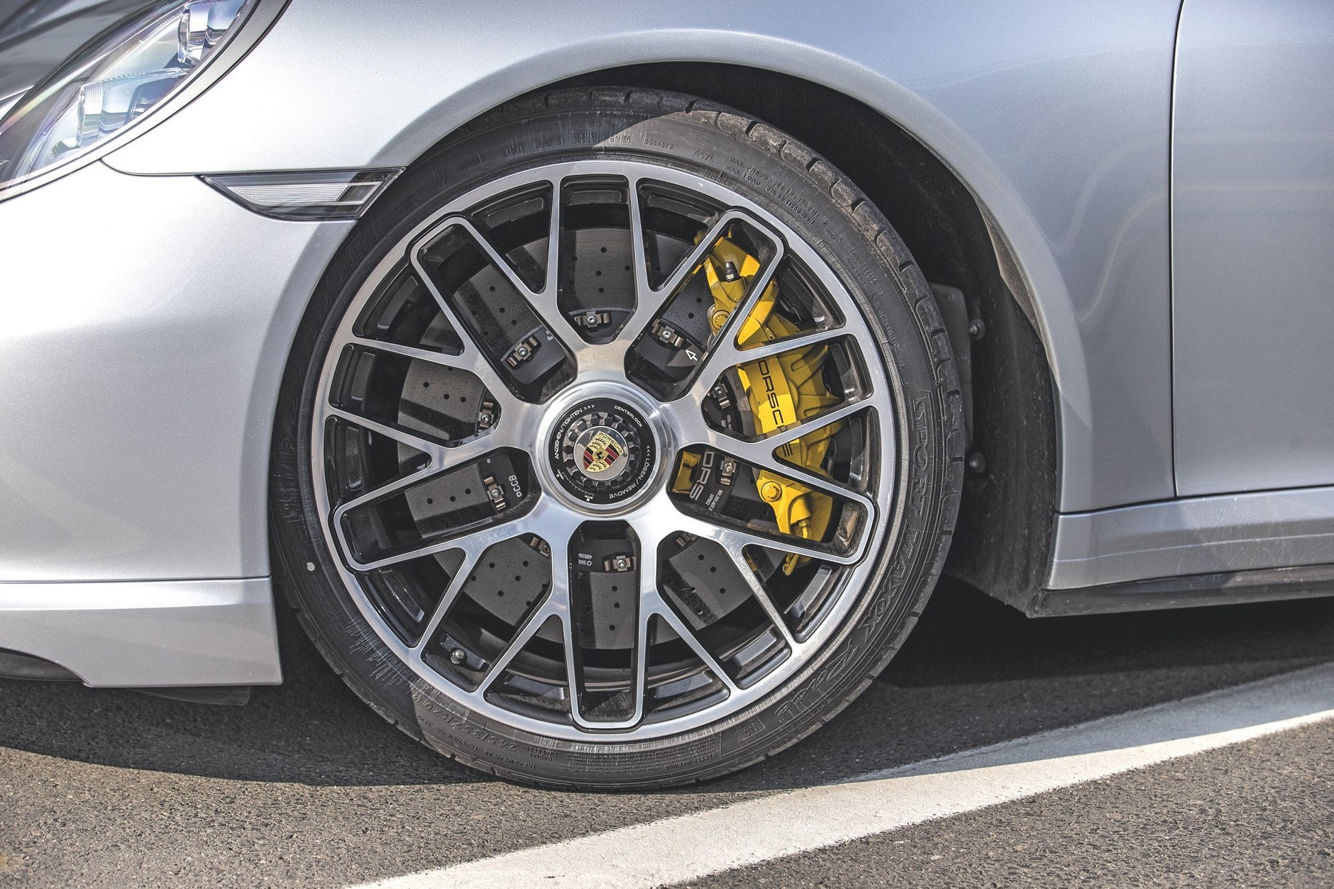 Porównanie: Mercedes-AMG GT S kontra Porsche 911 Turbo