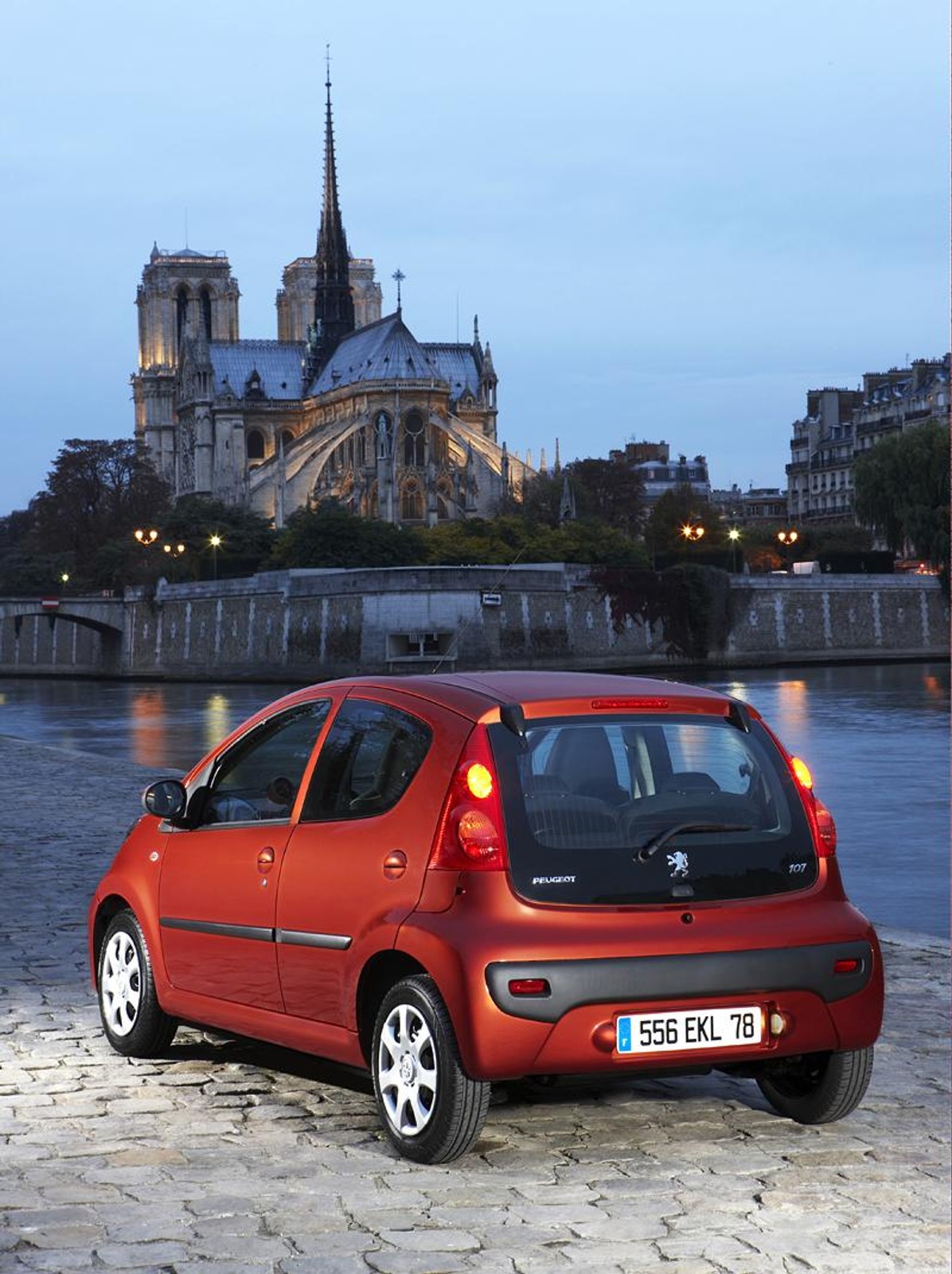 Peugeot 107: z nową twarzą (fotogaleria i dane techniczne)