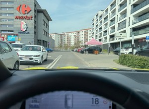 "Skąd mam wiedzieć, jakie tu są zasady?" - pyta Pan Michał. Wyjaśniamy zasady na parkingu pod marketem