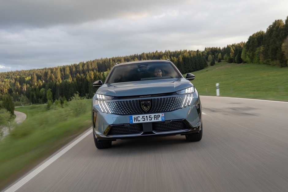 Peugeot E-5008 325 Dual Motor