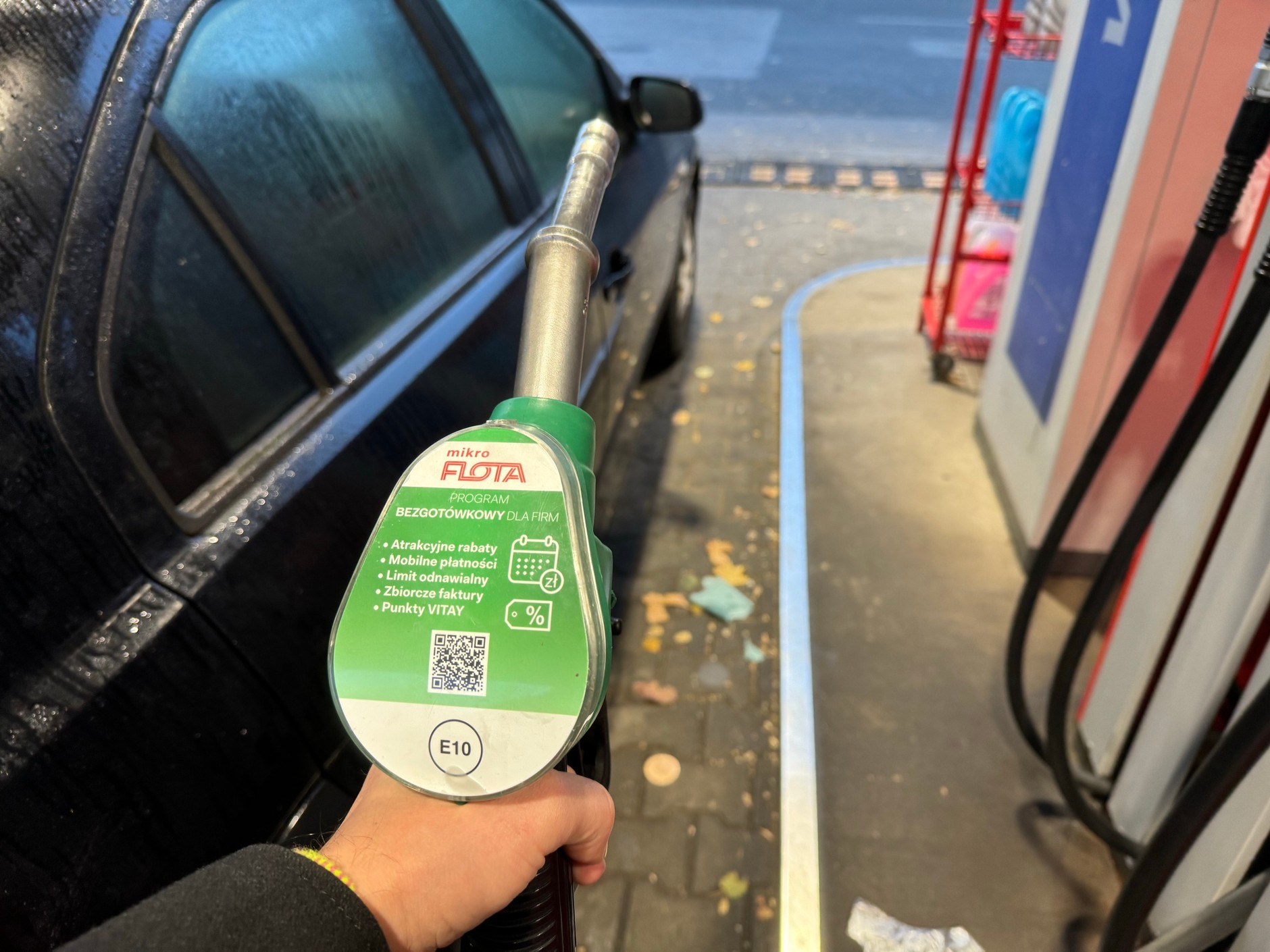 Sytuacja geopolityczna pozwoli taniej zatankować auto