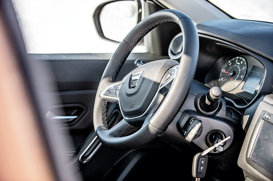 Dacia-Duster-Pickup- deska rozdzielcza jak w standardowym modelu.