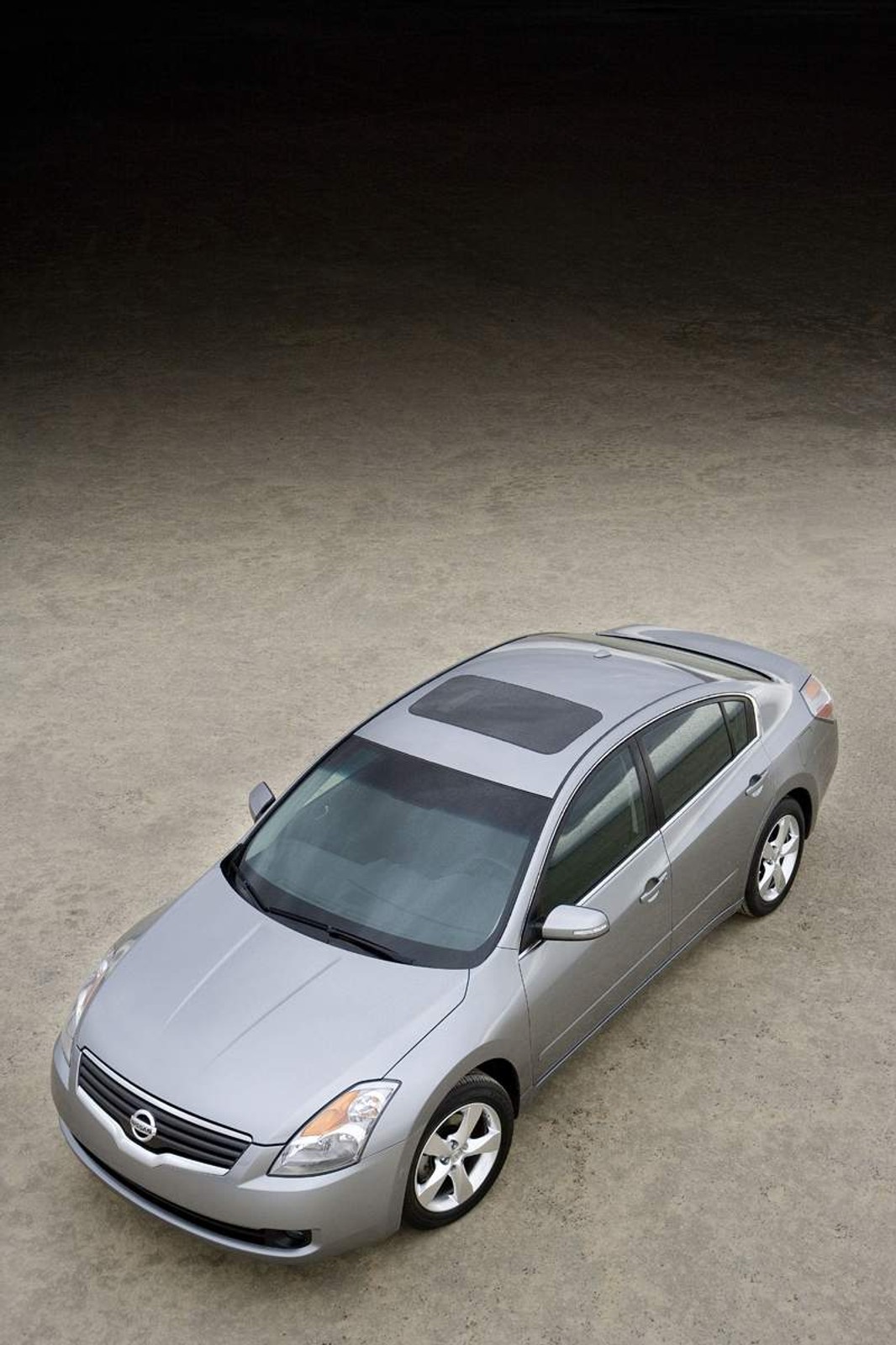 Nissan Altima Hybrid - oszczędnie