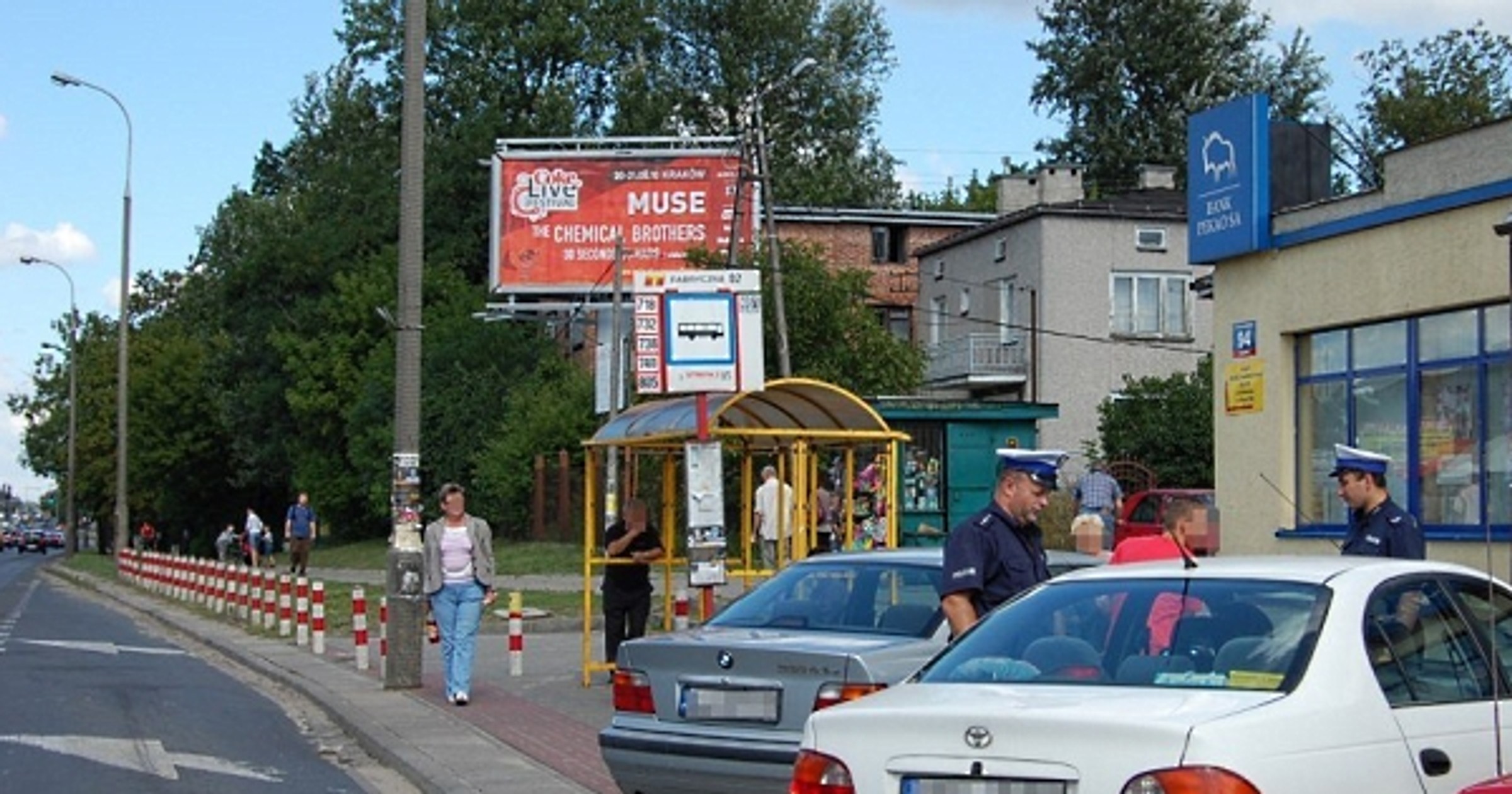 Przystanek autobusowy - policja