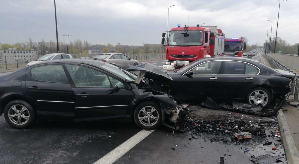 Wypadek BMW 7 i Peugeot 407