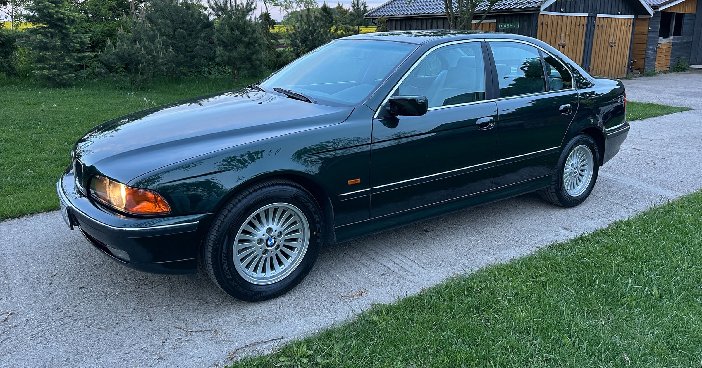 BMW E39 523i