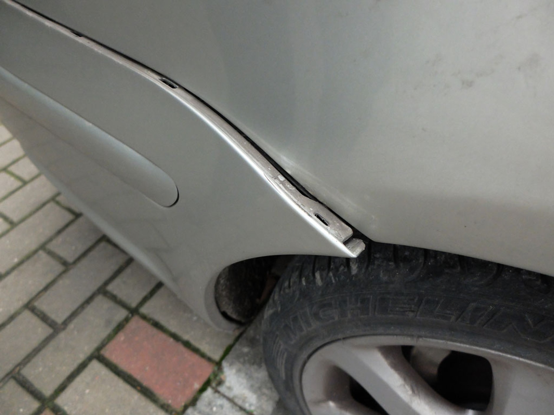 Zderzaki, osłony, plastiki – powody do obniżenia ceny