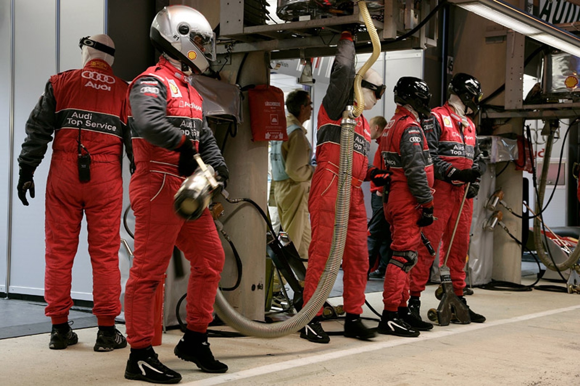 24 godziny Le Mans 2008: niespodziewana porażka Peugeota (fotogaleria)