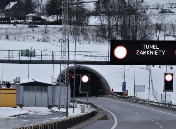 Tak służby ratunkowe ćwiczyły w tunelu na zakopiance