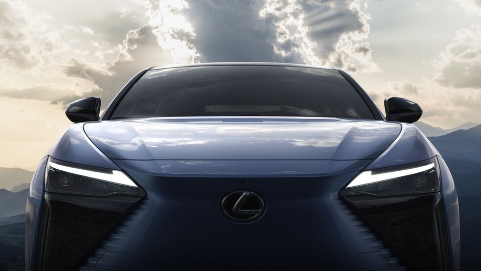 Lexus RZ 2022