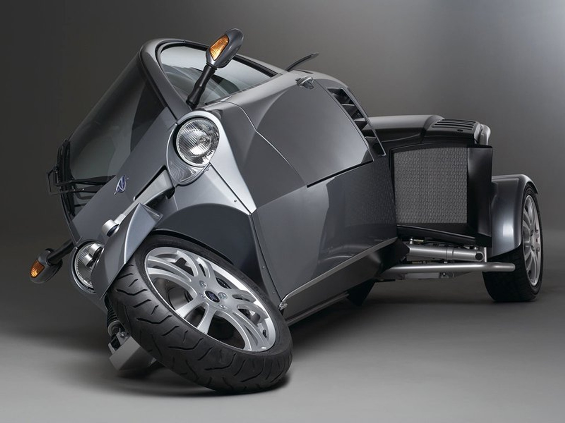 Carver One: zabawny trójkołowiec w Genewie (VIDEO)