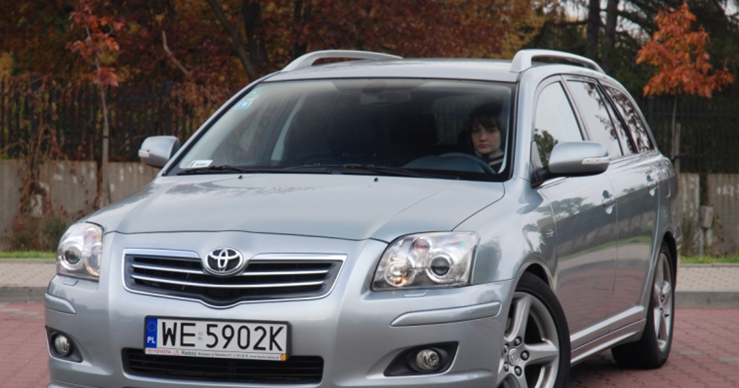 Toyota Avensis 2.2 D-Cat: Dynamiczna i praktyczna, lecz nie bez wad