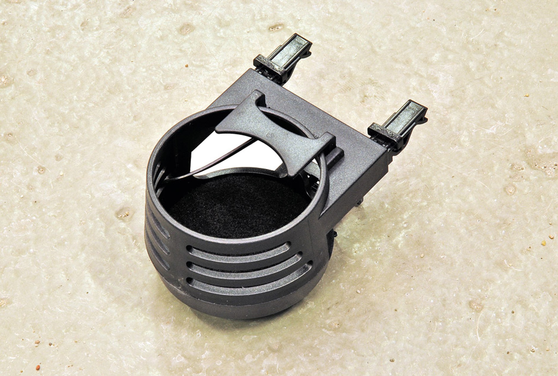 Tanie gadżety do auta: cieszą czy śmieszą?