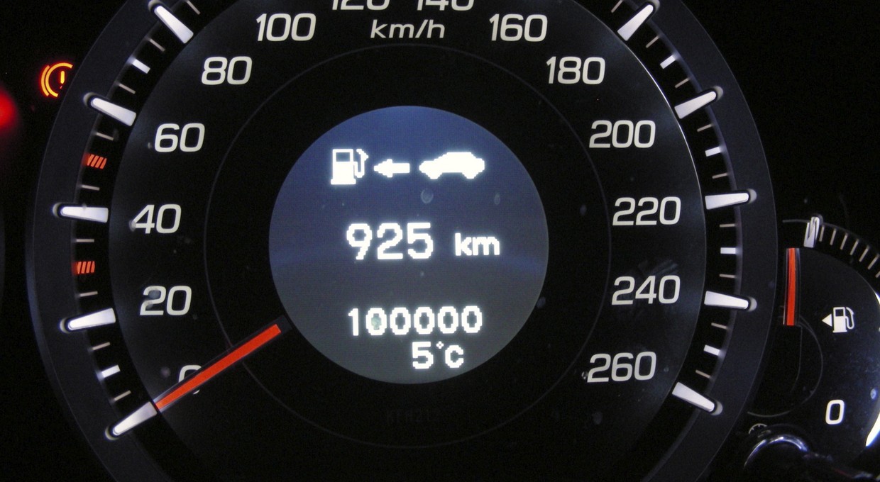 Policja wyłapuje kolejne auta z kręconymi licznikami – rekordzista cofnął 300 tys. km!