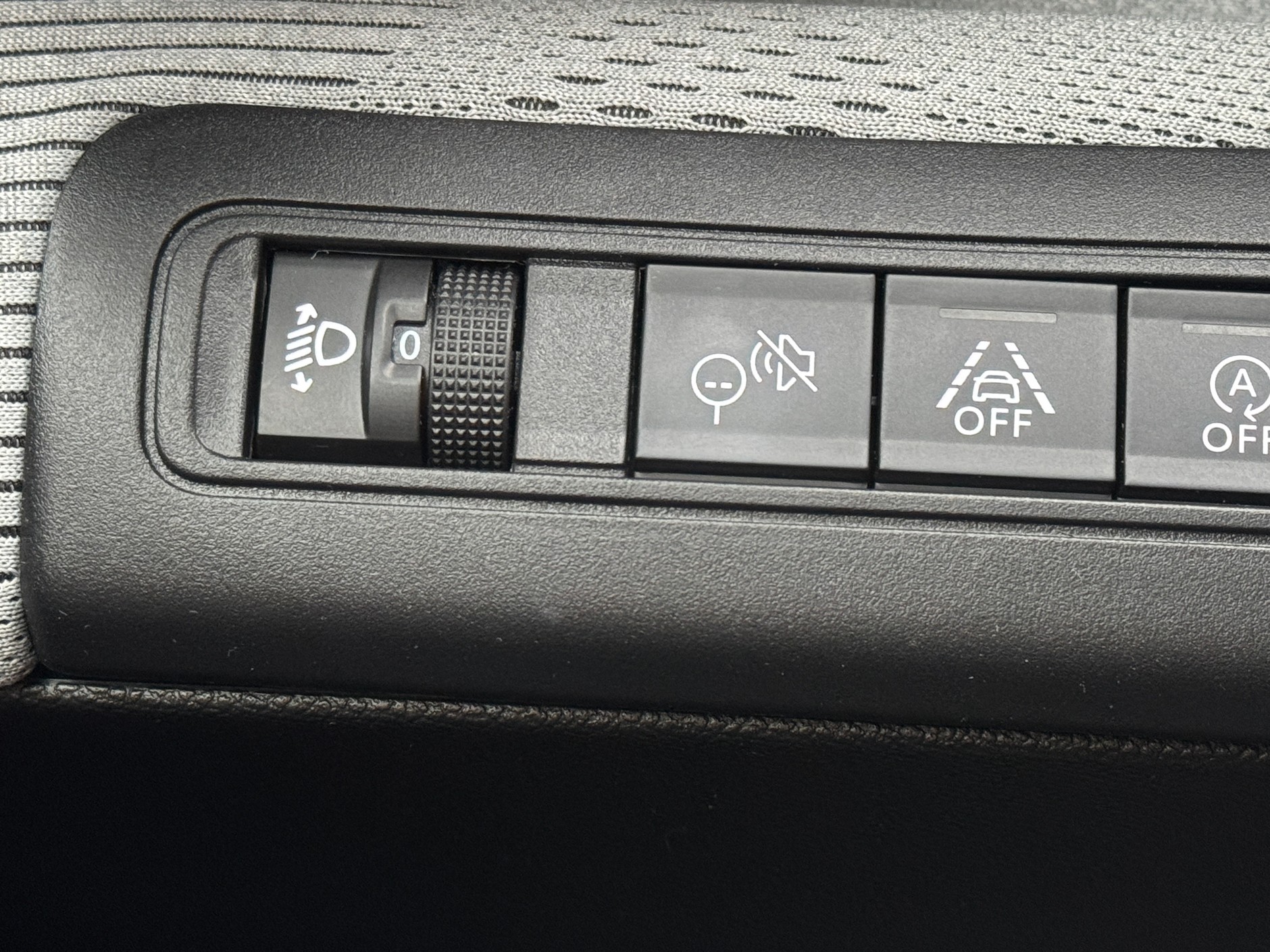 Funkcja ostrzegania przed przekraczaniem prędkości - wyłączanie, przycisk