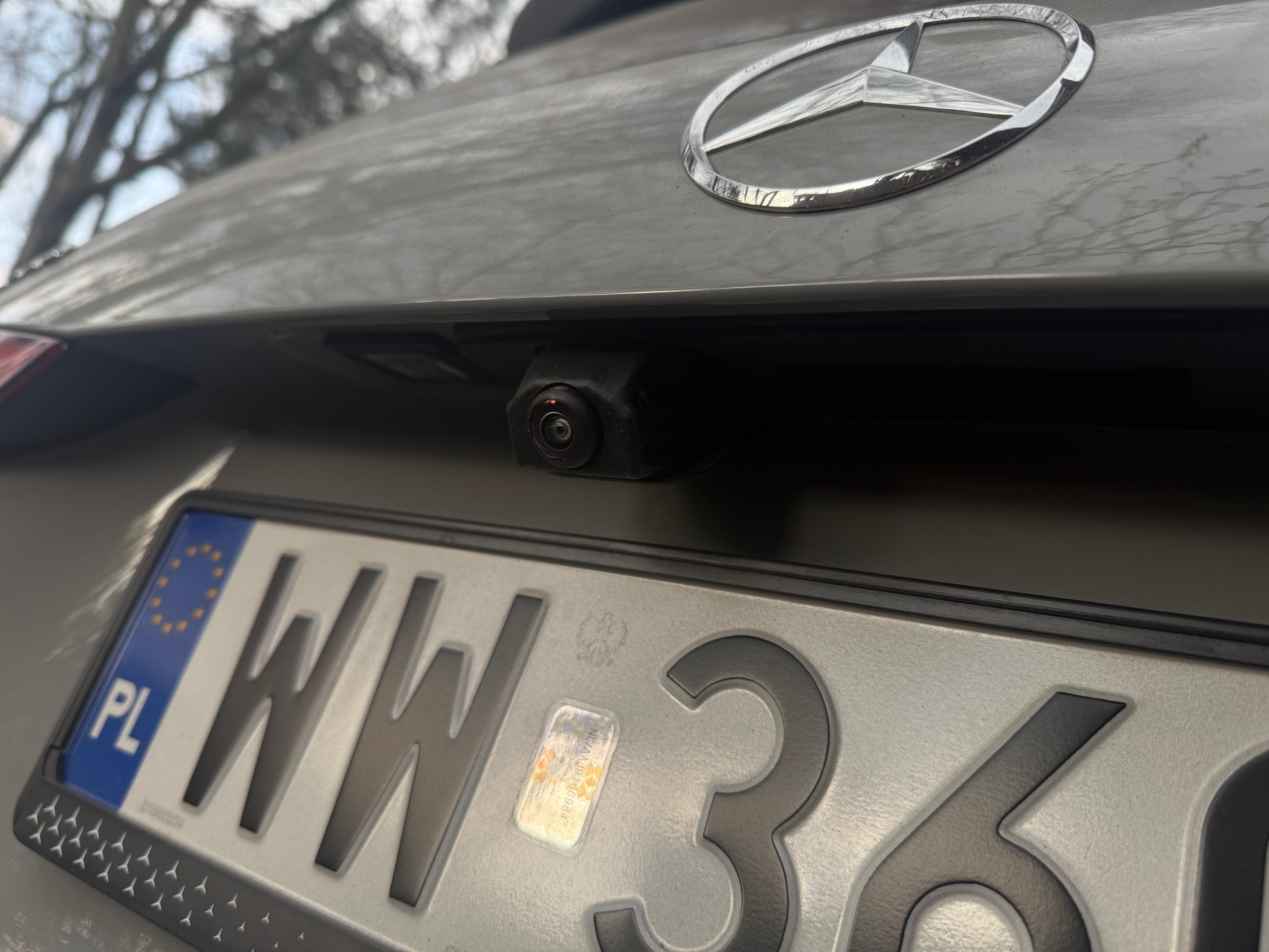 Mercedes C300 de – kamera cofania bez sensu chowa się i wysuwa podczas jazy, hałasując