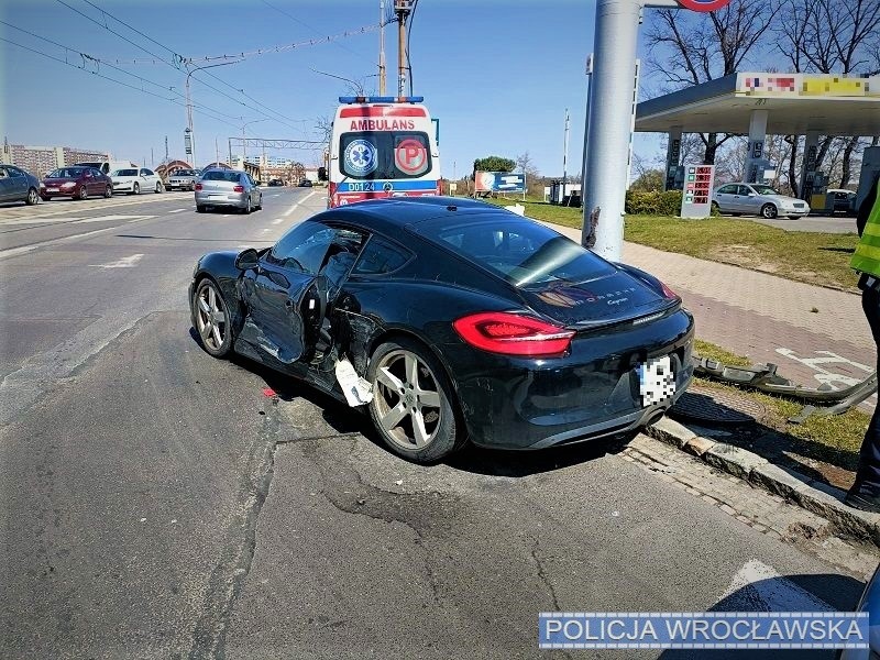 Porsche Cayman rozbite we Wrocławiu