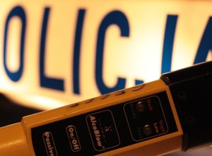 Kierowca Skody Octavii z trudem "trafiał w czarne". Podejrzenia policjanta okazały się słuszne